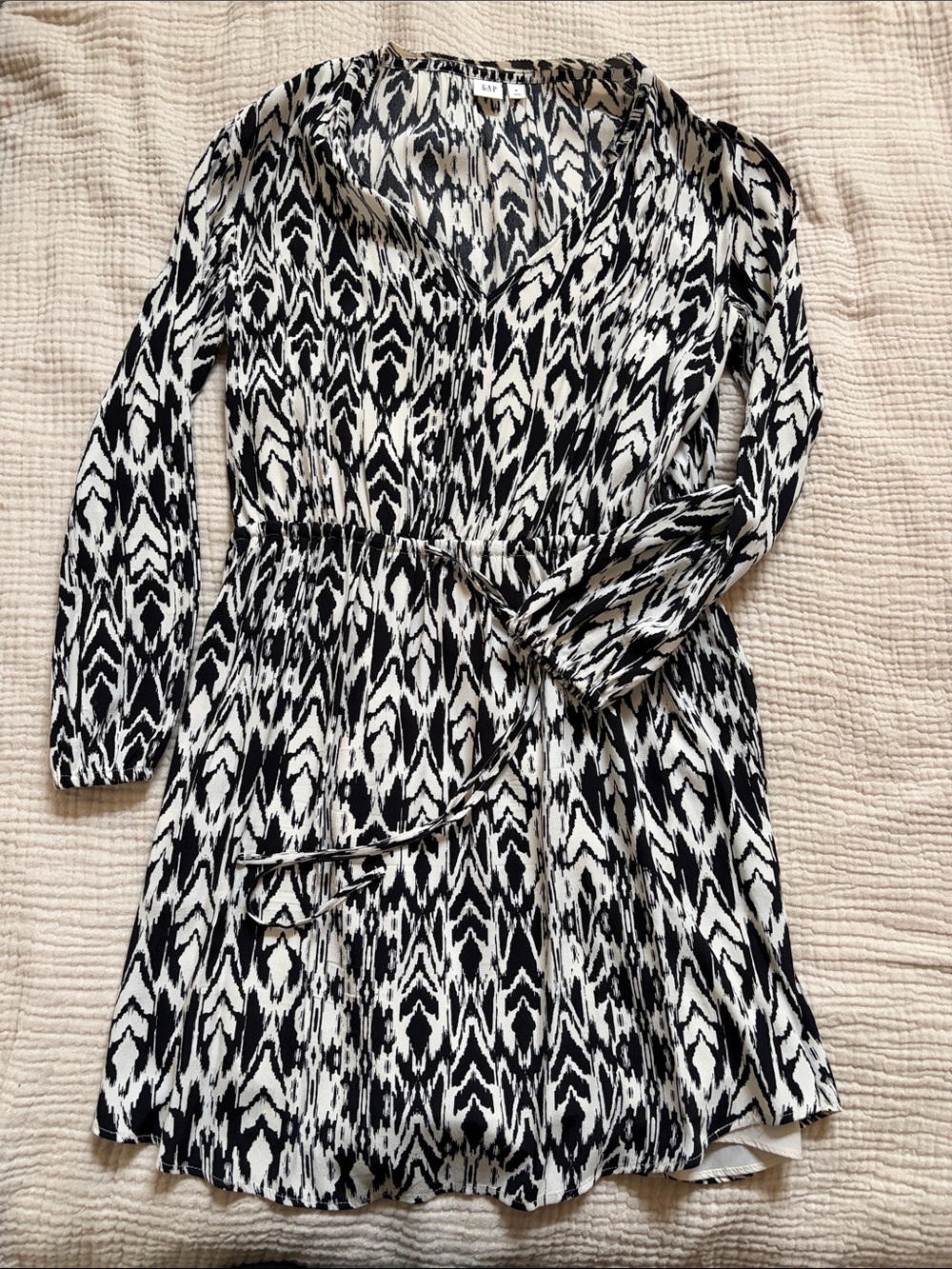 GAP Black and White Ikat Long Sleeve Wrap Dress